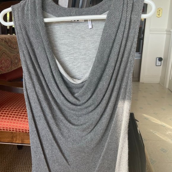 3 Dots grey scoop neck tank with matching sweater wrap size medium - Picture 2 of 3